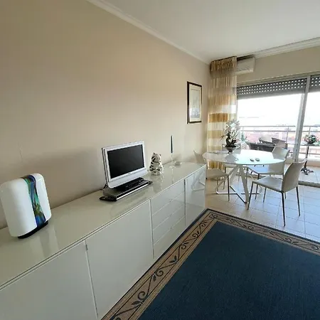 Eden Apartment *